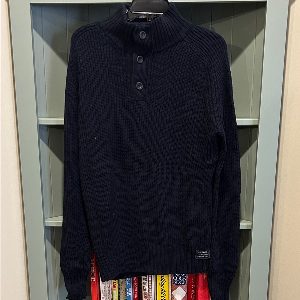 American Eagle Men's Navy Sweater, Size Large